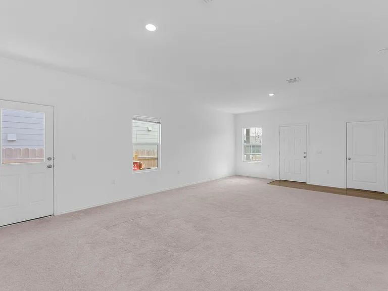 2812 Dezmond Diamond Ct — Photo 4