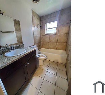 3rd image of 902 E Orange St