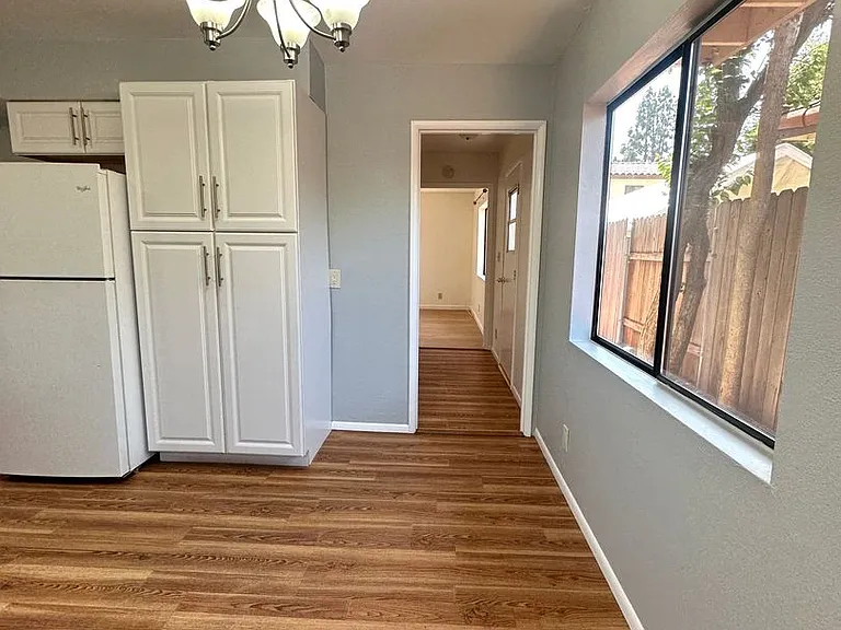 1009 E Haley St — Photo 13