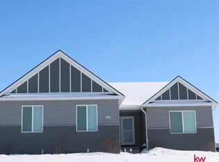 716 Linden Cir, Palmyra, NE 68418