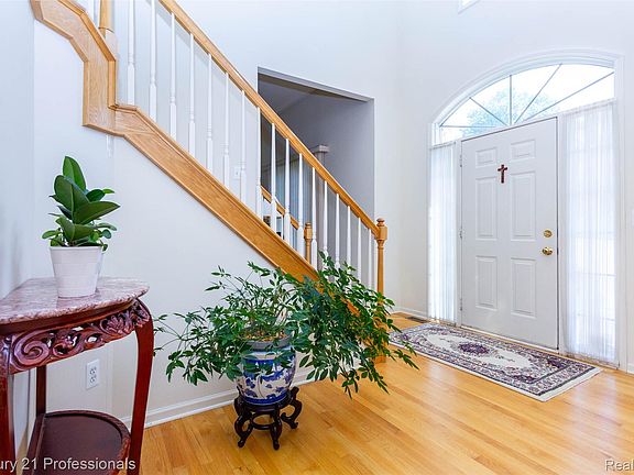 5th image of 8225 Brookstone Ln