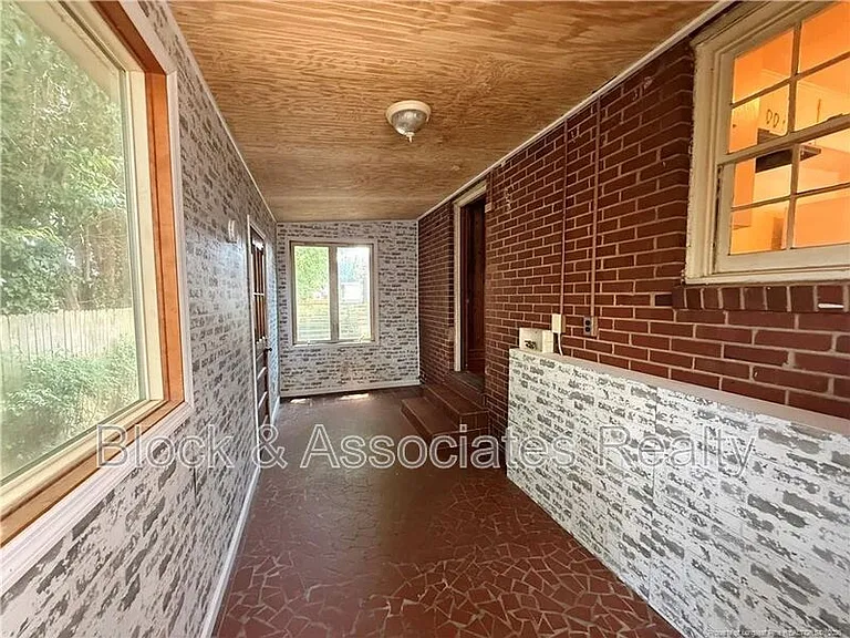 115 S Tarboro St — Photo 14