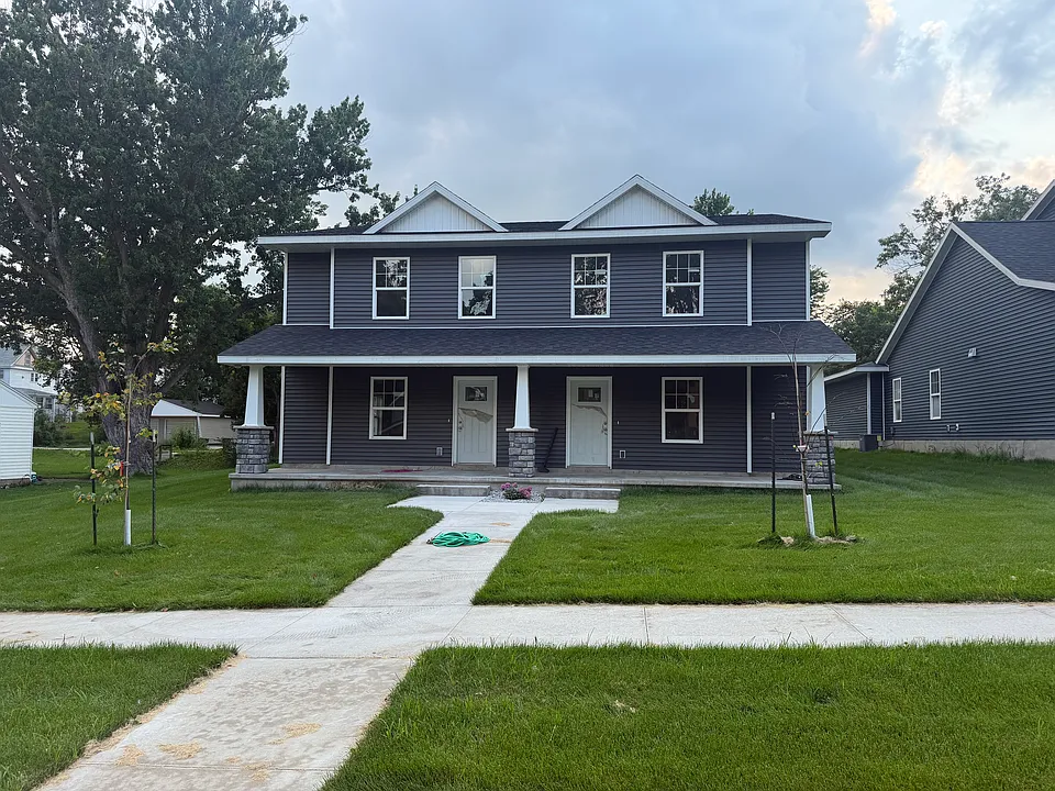 2421 Iowa St