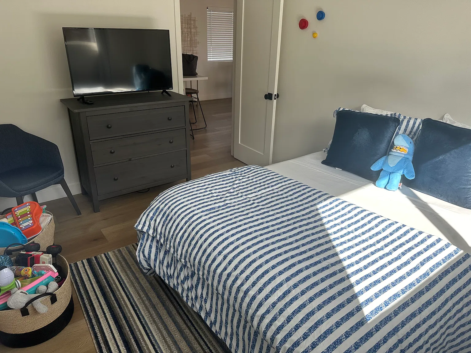 4 bed, 1400 sqft, $5,400 — Photo 2