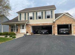 1432 Sandcastle Dr, Sycamore, IL 60178