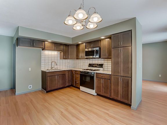 5th image of 893 Bellevue Ave