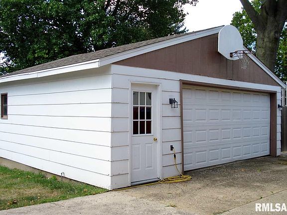 4th image of 1024 Brown Ave