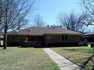 216 NE Rosamond St, Burleson, TX 76028