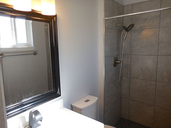 3rd image of 624 Hempstead Dr