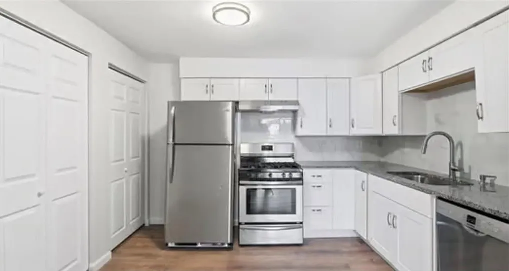 2 bed, 1.0 bath, 712 sqft, $1,950 — Photo 2