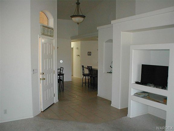 4th image of 1594 Country Club Way