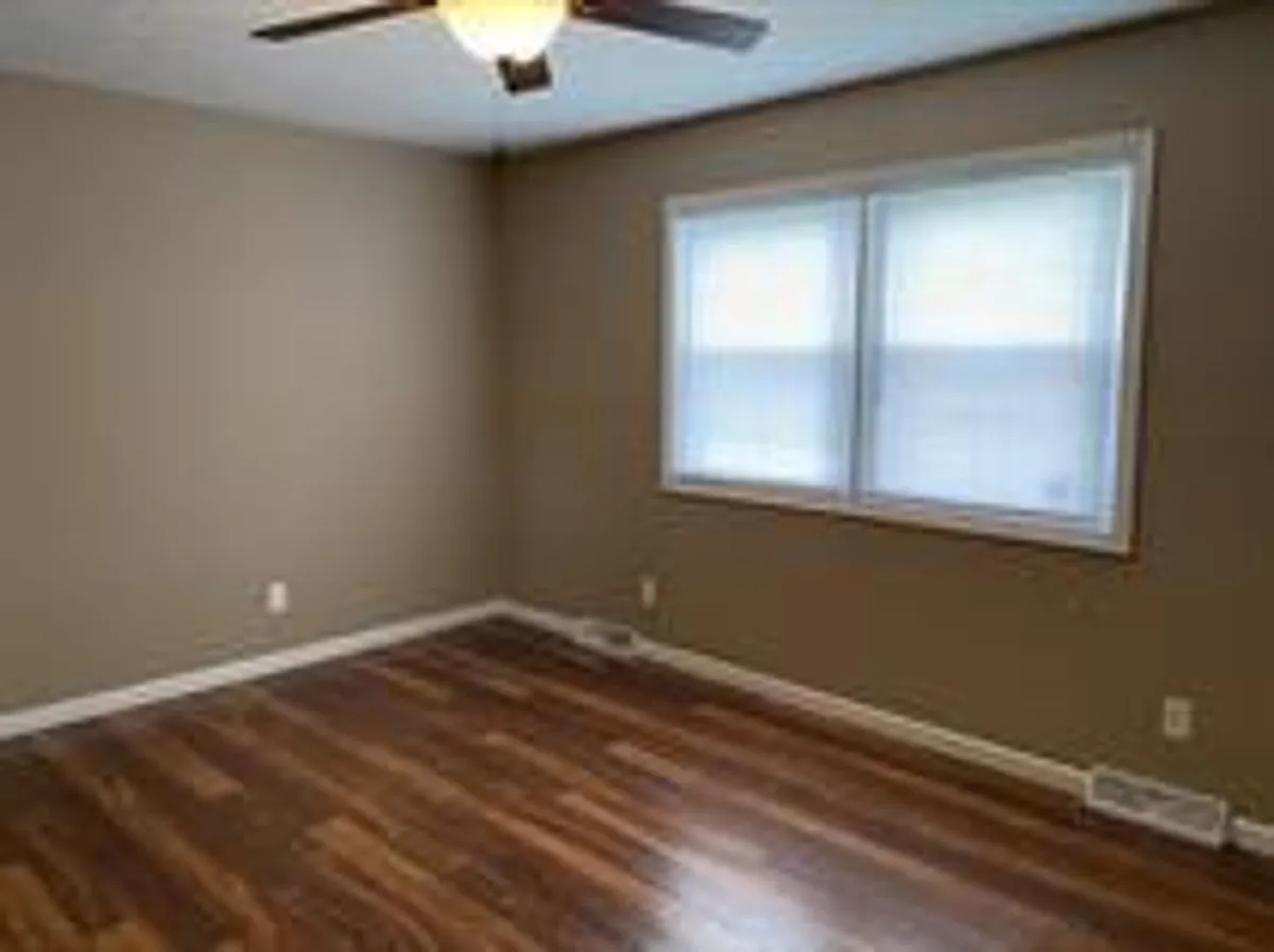 Building Photo - 34 S Circle Dr #40