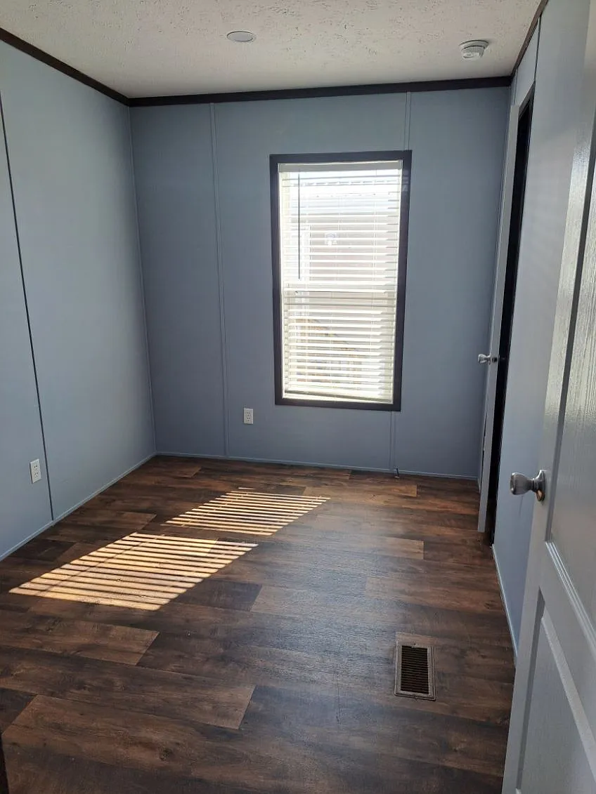 3 bed, 2.0 bath, 1080 sqft, $1,300 — Photo 4