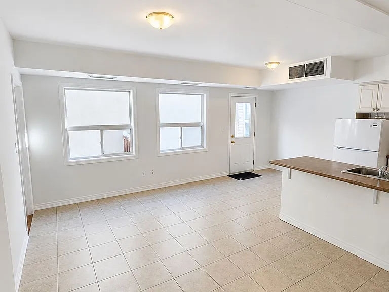 1898 Danforth Ave #302 — Photo 2