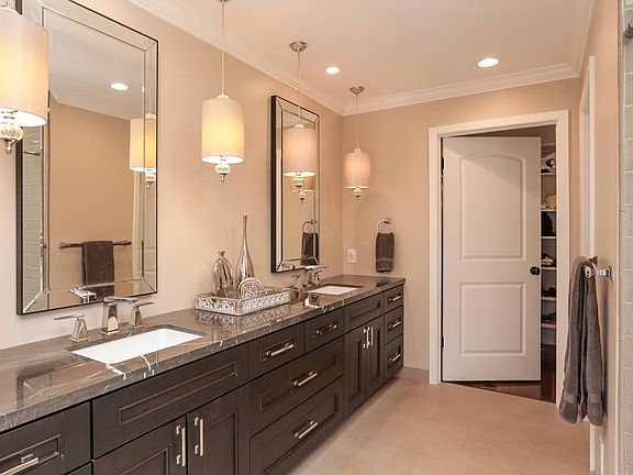 4th image of 1051 Heatherstone Ave