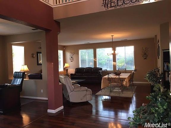 4th image of 913 Dancer Way