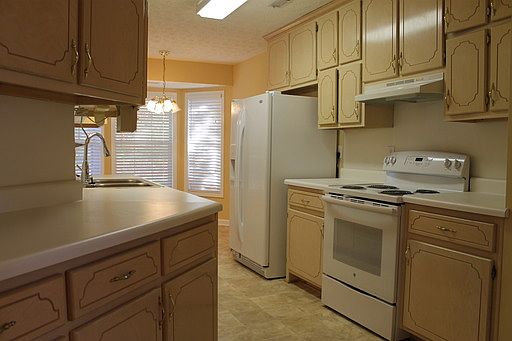 3rd image of 243 Oakwood Cir