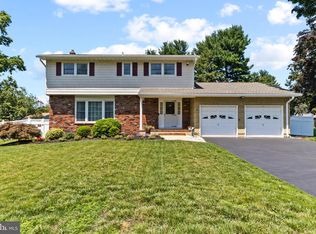 90 Tudor Dr, Hamilton, NJ