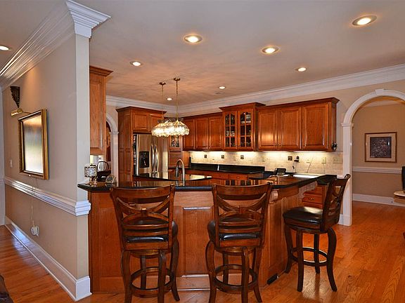 2nd image of 2515 Clifton Dr SE