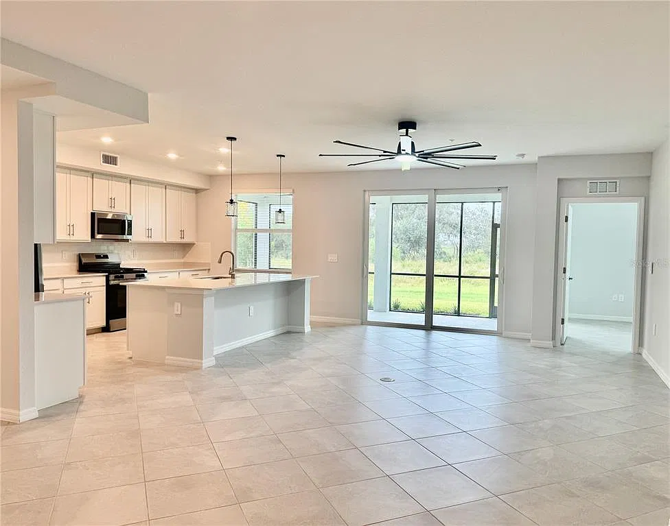 3 bed, 2.0 bath, 1800 sqft, $2,800 — Photo 3