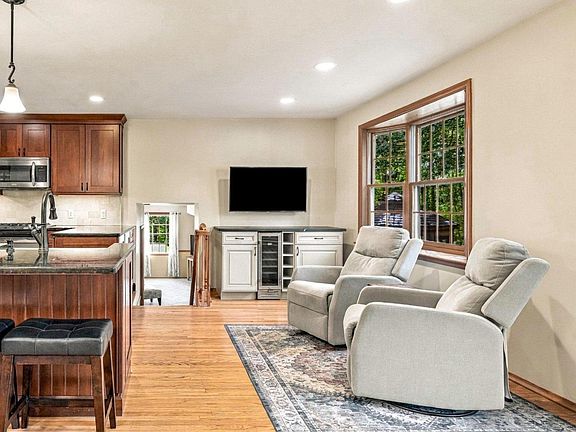 4th image of 523 Saint Lawrence Way
