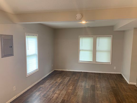 Kitchen/dining facing East