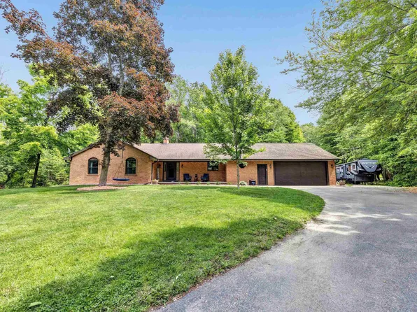4070 Matuszak Ct, Green Bay, WI 54313
