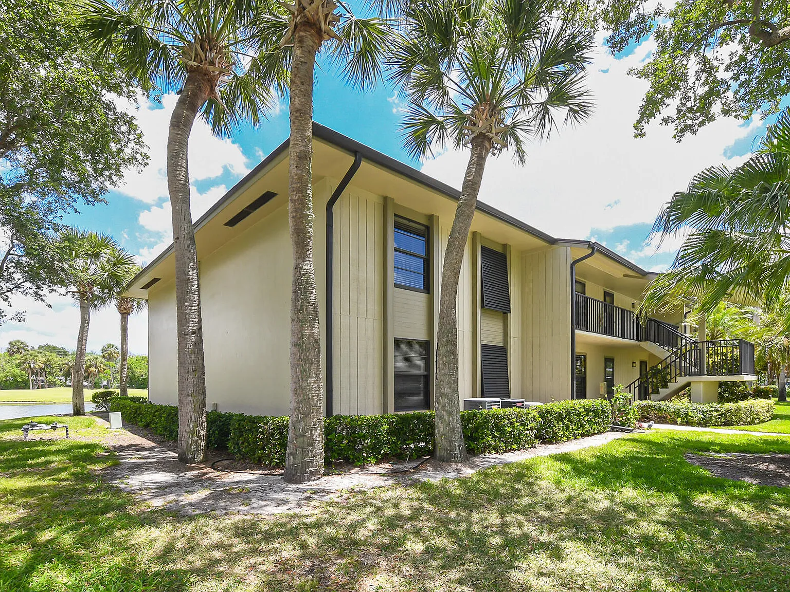 2 bed, 2.0 bath, 1188 sqft, $1,800 — Photo 3
