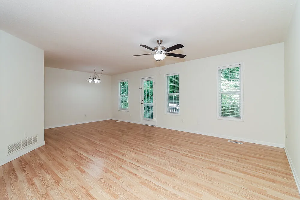 3 bed, 2.0 bath, 1277 sqft, $2,250 — Photo 4