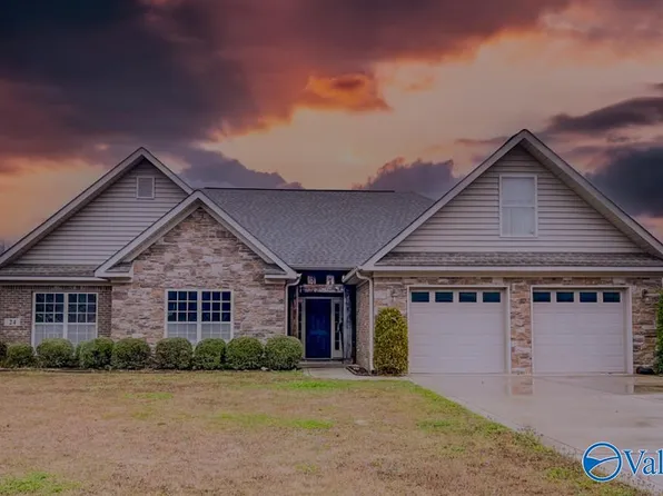 24 Mountain Cove Dr, Trinity, AL 35673