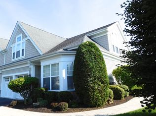 19 Concerto Dr, Lake Grove, NY 11755