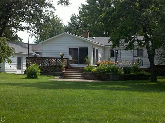 3rd image of 15531 Pine St