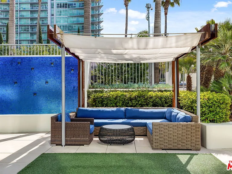 13700 Marina Pointe Dr #415 — Photo 27