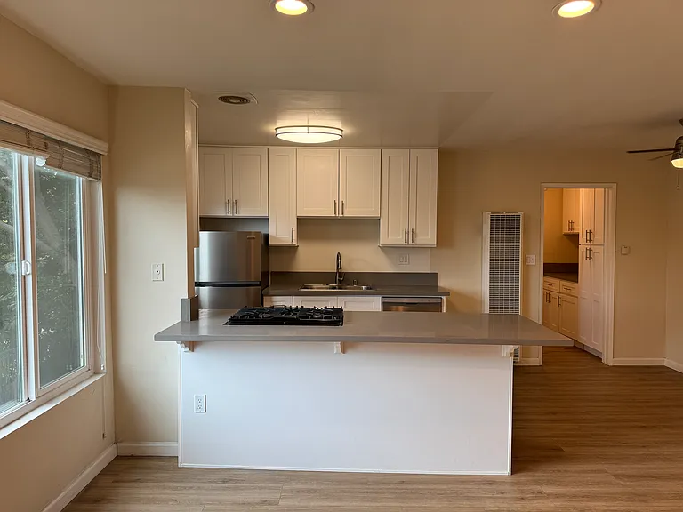 3910 Beethoven St #6 — Photo 8