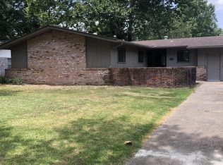 1311 Hillcrest Dr, Conway, AR 72034