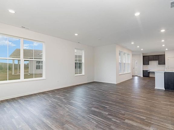 4th image of 14270 Clover Ave