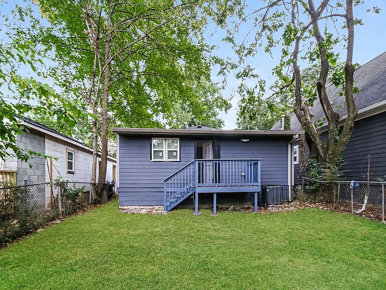 1097 Smith St SW — Photo 4