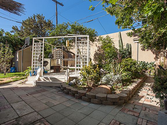 2nd image of 6207 Camellia Ave