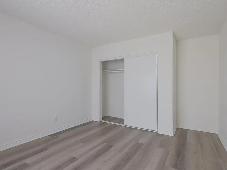 943 Elden Ave — Photo 6