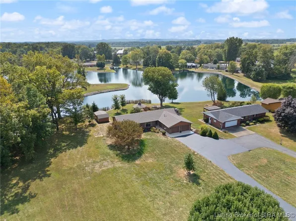 2207 W Robin Road, Scottsburg, IN 47170