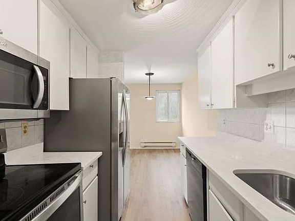 3rd image of 96 Main St APT E6