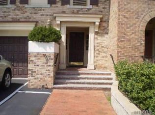 20536 Brian Cres, Bayside, NY 11360
