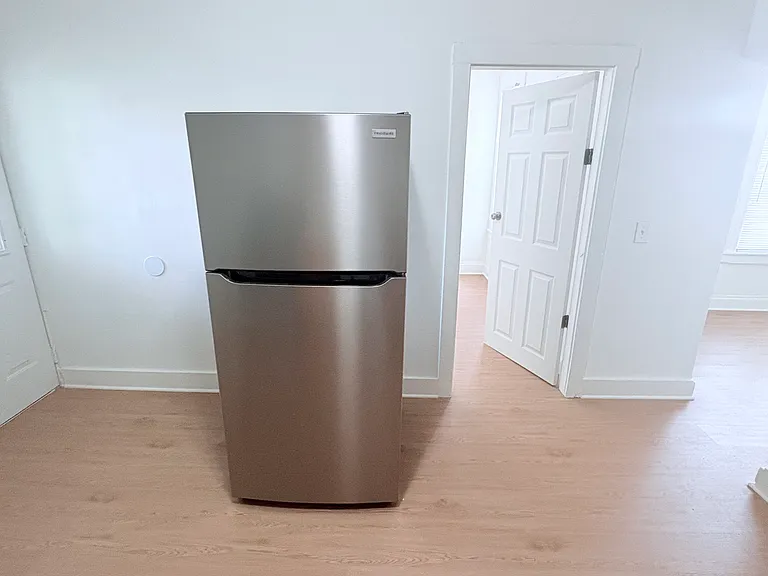 82 Malden St #2R — Photo 8
