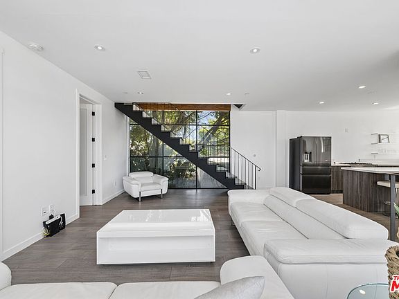 5th image of 1317 Cabrillo Ave