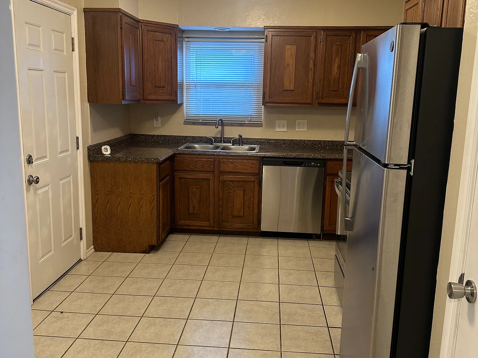 2 bed, 880 sqft, $1,150 — Photo 4