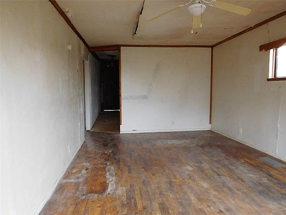 3rd image of 607 W Peach St