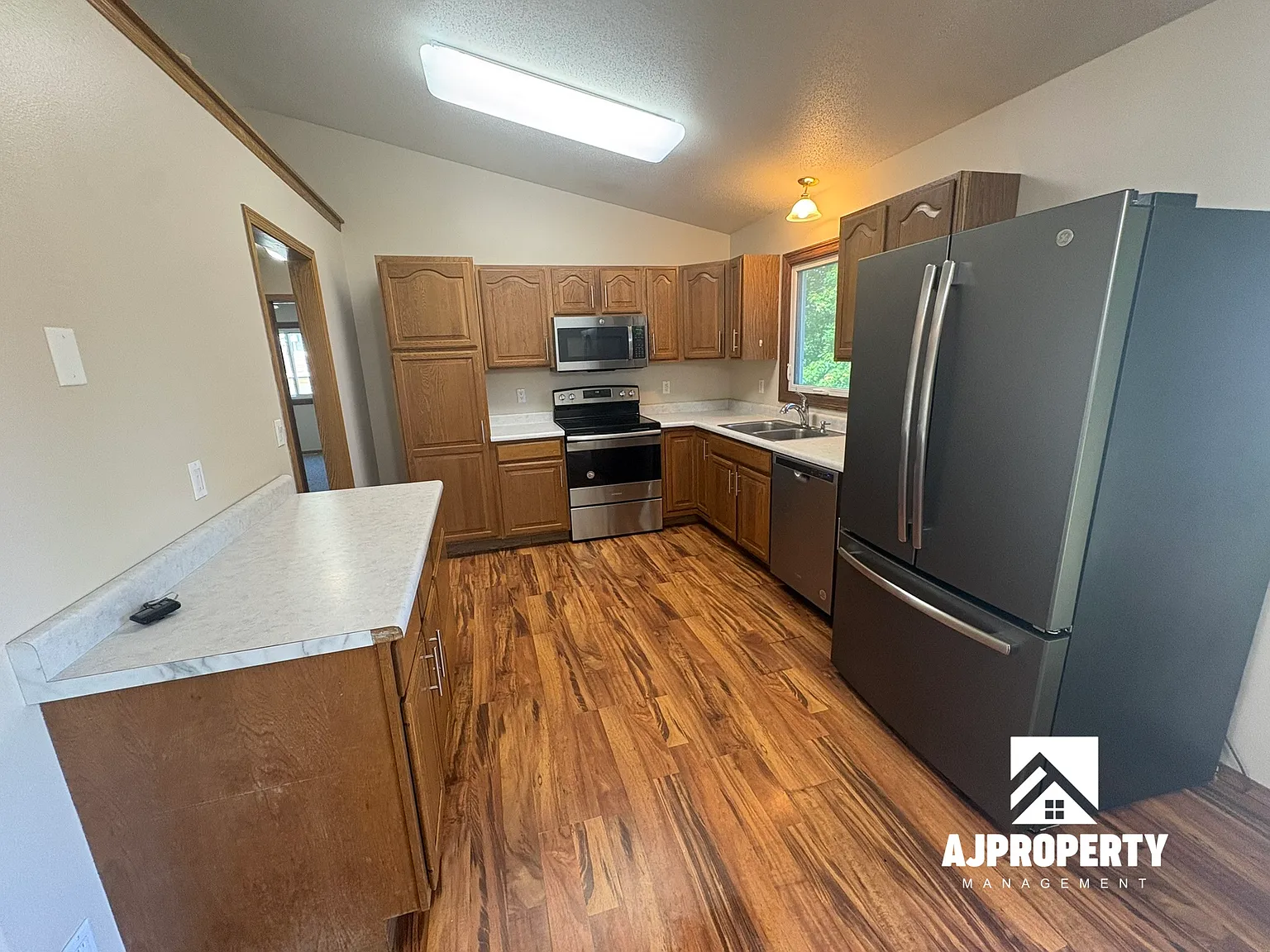 4 bed, 1800 sqft, $2,000 — Photo 4