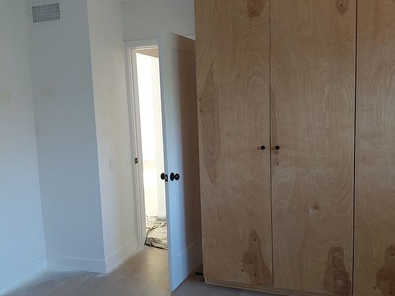 5th image of 2714 Queen St APT 4