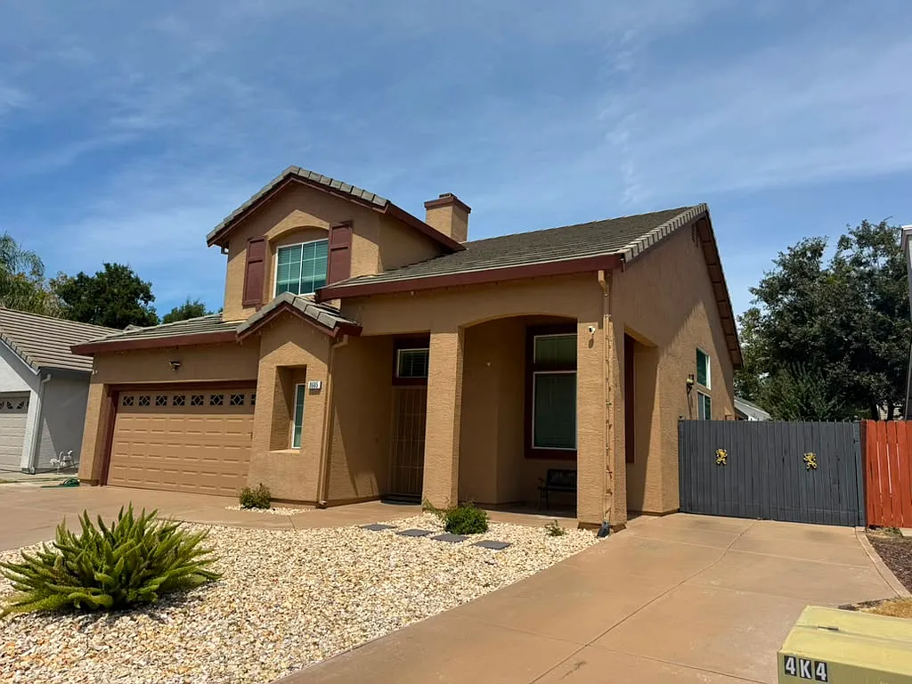 4 bed, 1734 sqft, $3,200 — Photo 2
