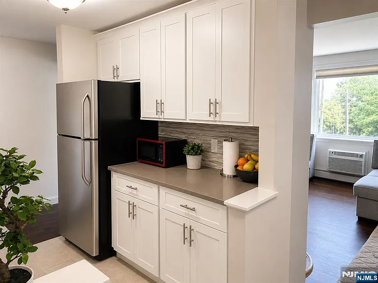 605 Grove St #L13 — Photo 8